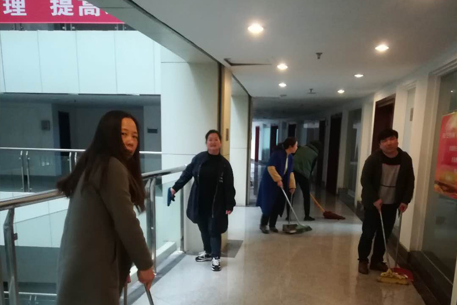 正誠(chéng)物業(yè)公司黨總支組織各支部開(kāi)展義務(wù)勞動(dòng)