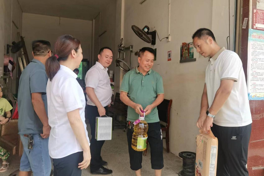 公司赴黨建聯(lián)建點(diǎn)走訪慰問(wèn)受災(zāi)群眾